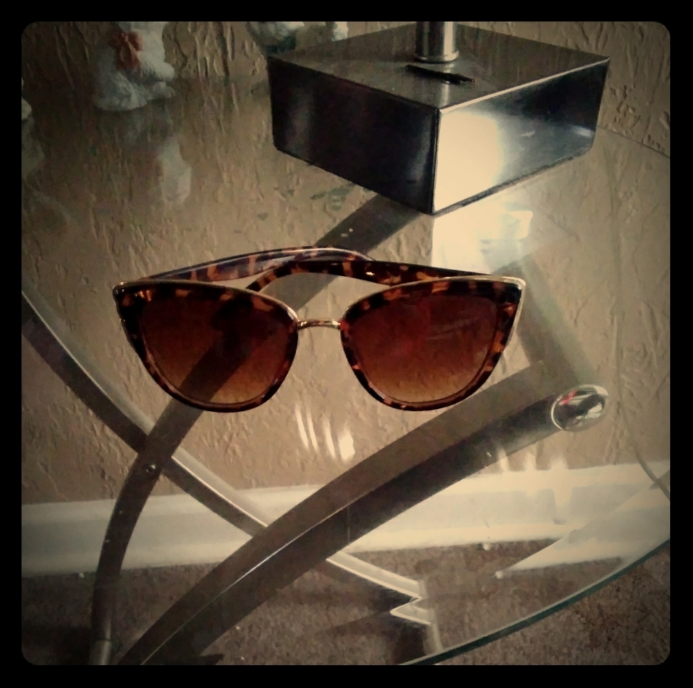 Cat eye sunglasses